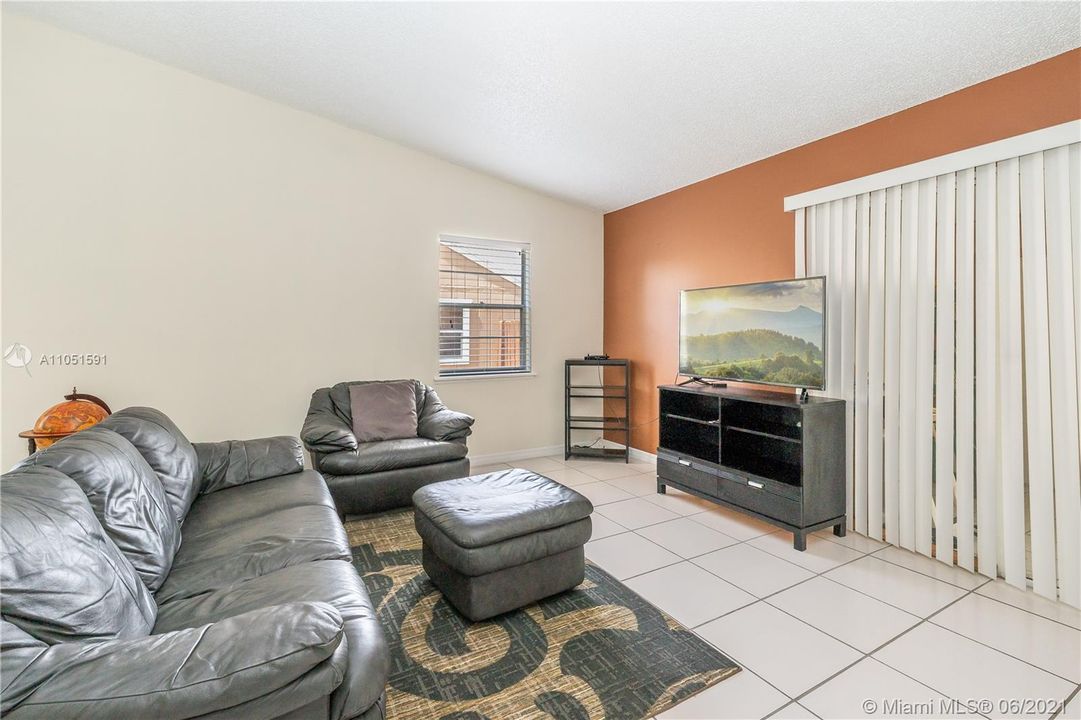 Recently Sold: $245,000 (2 beds, 2 baths, 1206 Square Feet)
