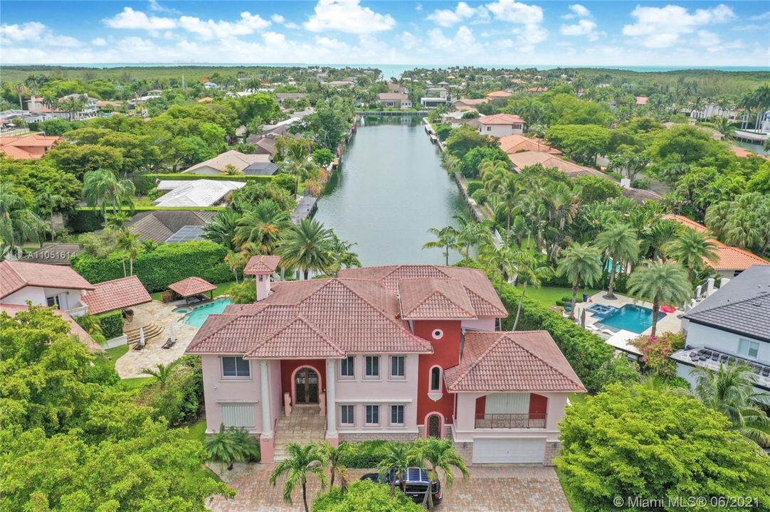 Recently Sold: $2,399,000 (5 beds, 6 baths, 4407 Square Feet)