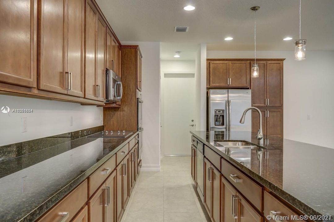 Recently Sold: $389,000 (3 beds, 2 baths, 2218 Square Feet)