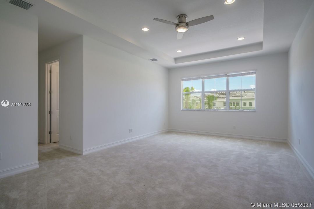 Recently Sold: $389,000 (3 beds, 2 baths, 2218 Square Feet)