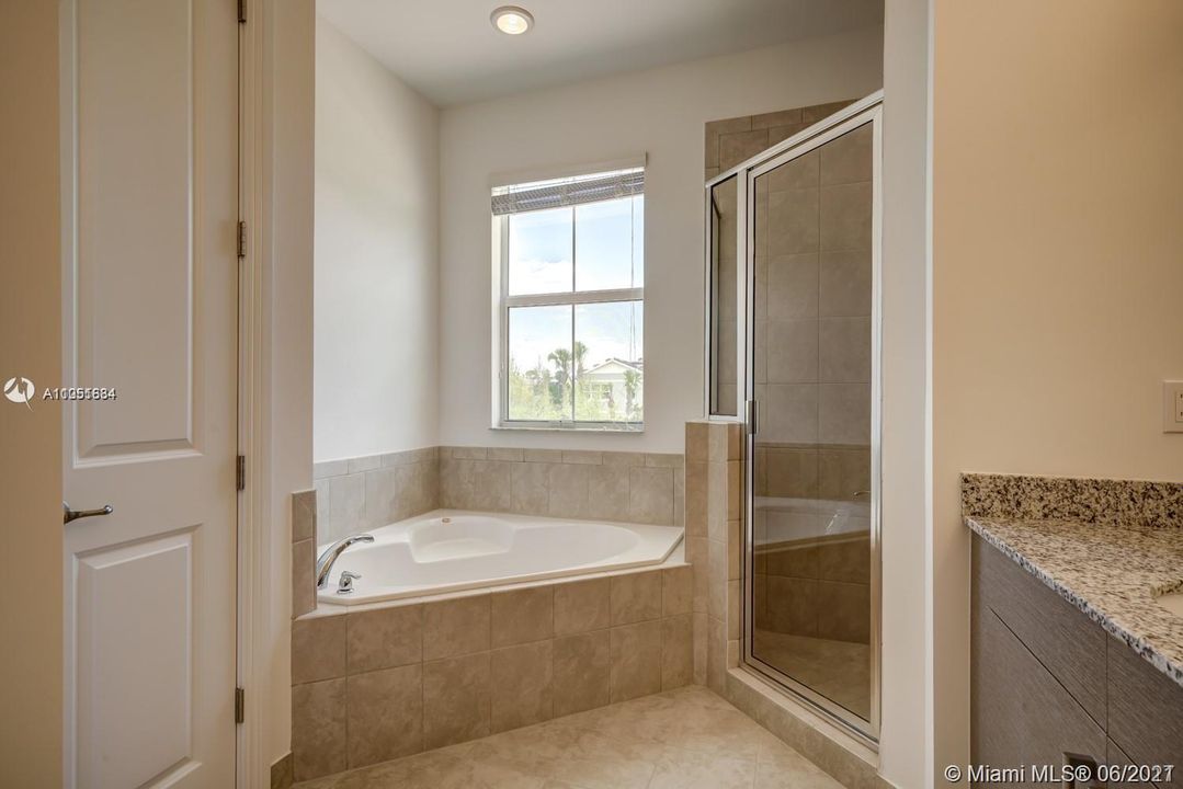 Recently Sold: $389,000 (3 beds, 2 baths, 2218 Square Feet)