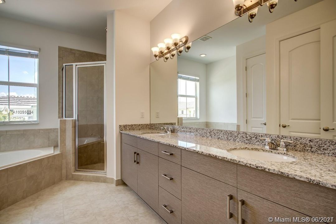 Recently Sold: $389,000 (3 beds, 2 baths, 2218 Square Feet)