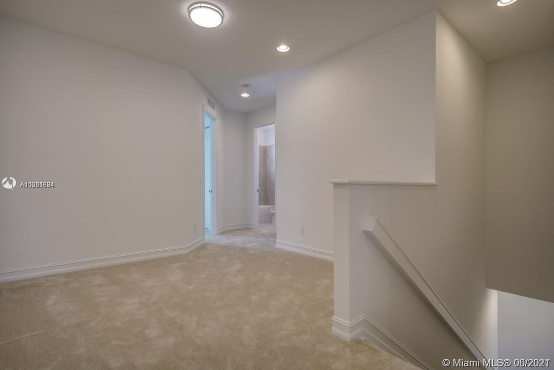 Recently Sold: $389,000 (3 beds, 2 baths, 2218 Square Feet)