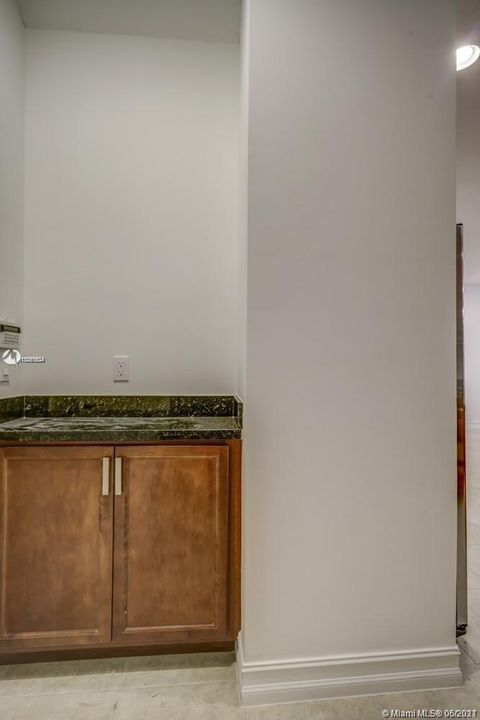 Recently Sold: $389,000 (3 beds, 2 baths, 2218 Square Feet)