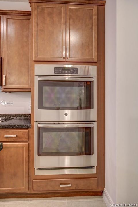 Recently Sold: $389,000 (3 beds, 2 baths, 2218 Square Feet)