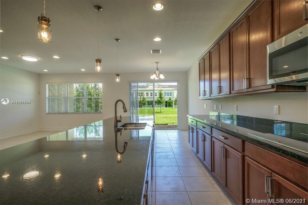 Recently Sold: $389,000 (3 beds, 2 baths, 2218 Square Feet)