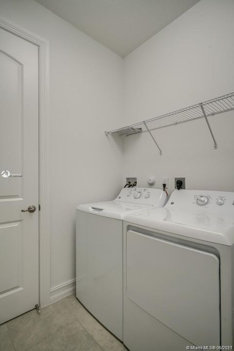 Recently Sold: $389,000 (3 beds, 2 baths, 2218 Square Feet)