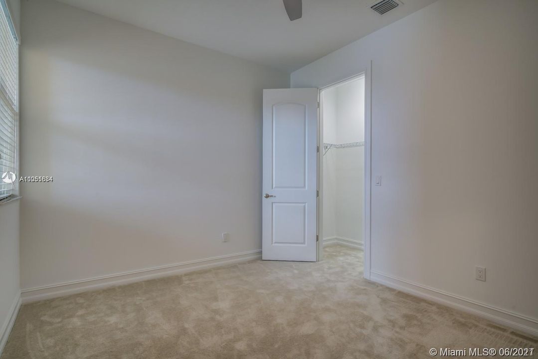 Recently Sold: $389,000 (3 beds, 2 baths, 2218 Square Feet)