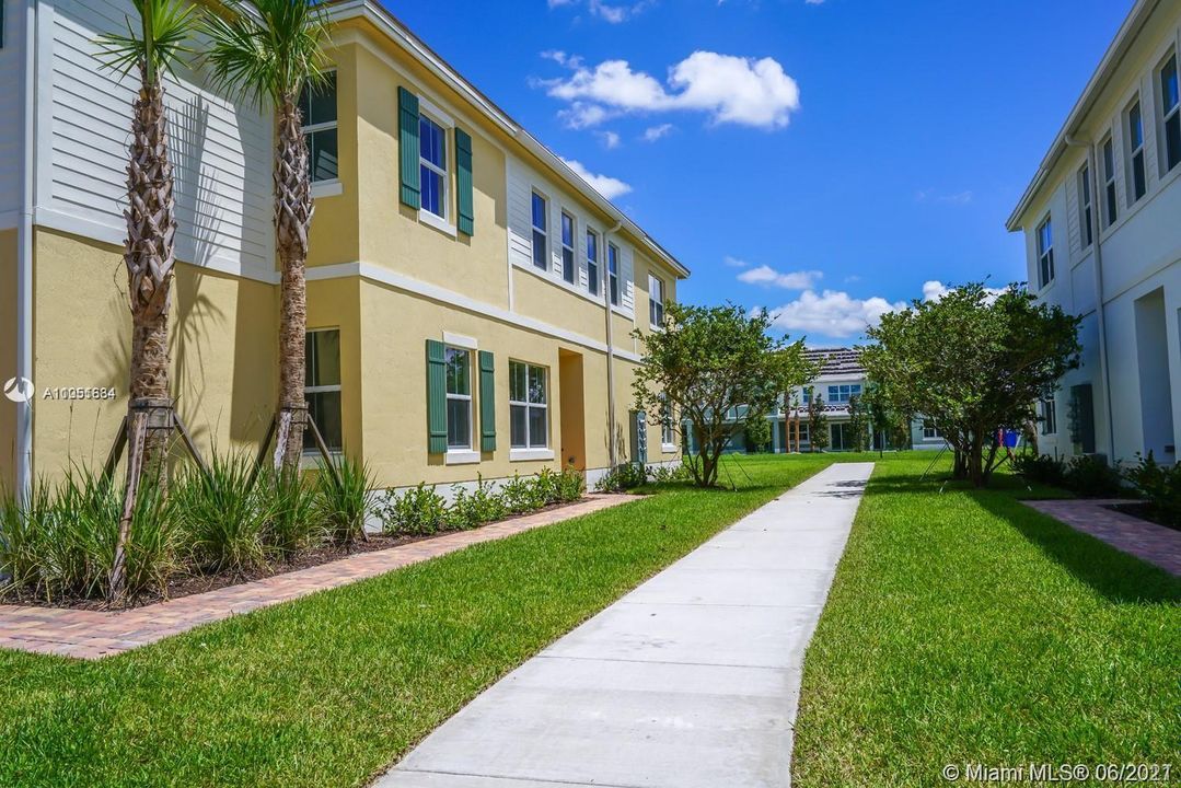 Recently Sold: $389,000 (3 beds, 2 baths, 2218 Square Feet)