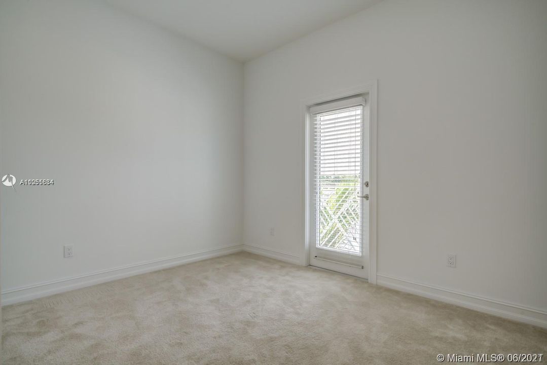 Recently Sold: $389,000 (3 beds, 2 baths, 2218 Square Feet)