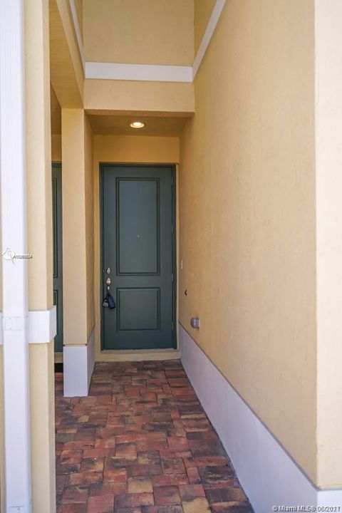 Recently Sold: $389,000 (3 beds, 2 baths, 2218 Square Feet)