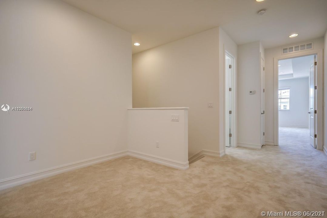 Recently Sold: $389,000 (3 beds, 2 baths, 2218 Square Feet)