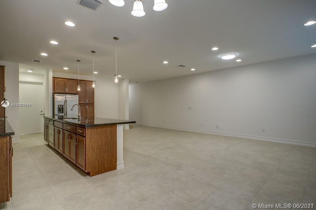 Recently Sold: $389,000 (3 beds, 2 baths, 2218 Square Feet)