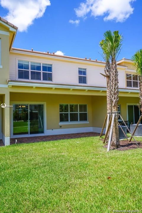 Recently Sold: $389,000 (3 beds, 2 baths, 2218 Square Feet)