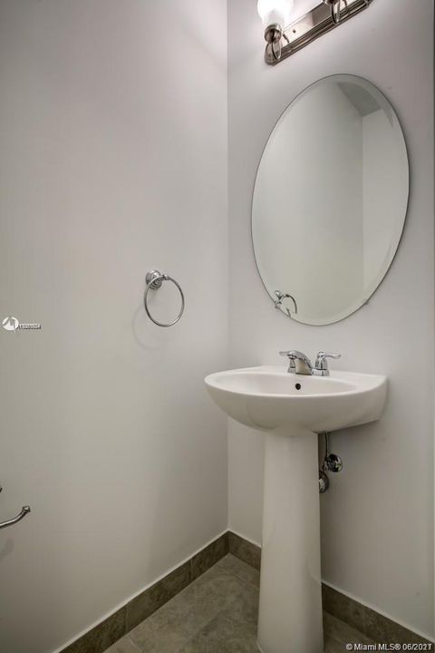 Recently Sold: $389,000 (3 beds, 2 baths, 2218 Square Feet)