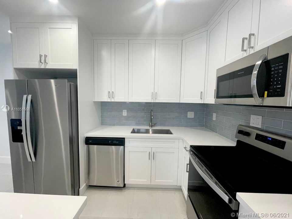 Recently Rented: $2,450 (2 beds, 1 baths, 900 Square Feet)