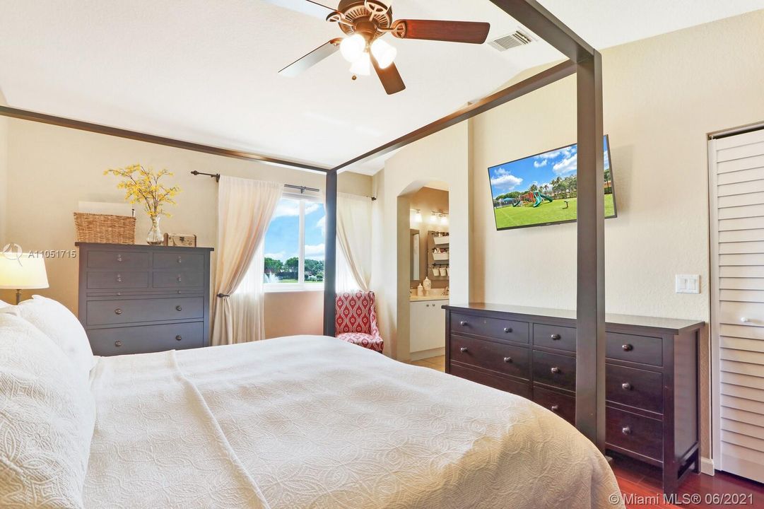 Recently Sold: $309,900 (3 beds, 2 baths, 1560 Square Feet)