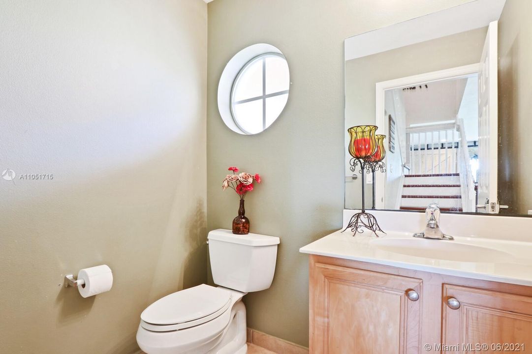 Recently Sold: $309,900 (3 beds, 2 baths, 1560 Square Feet)