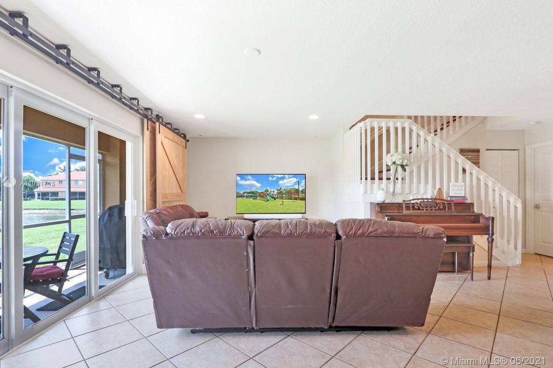 Recently Sold: $309,900 (3 beds, 2 baths, 1560 Square Feet)