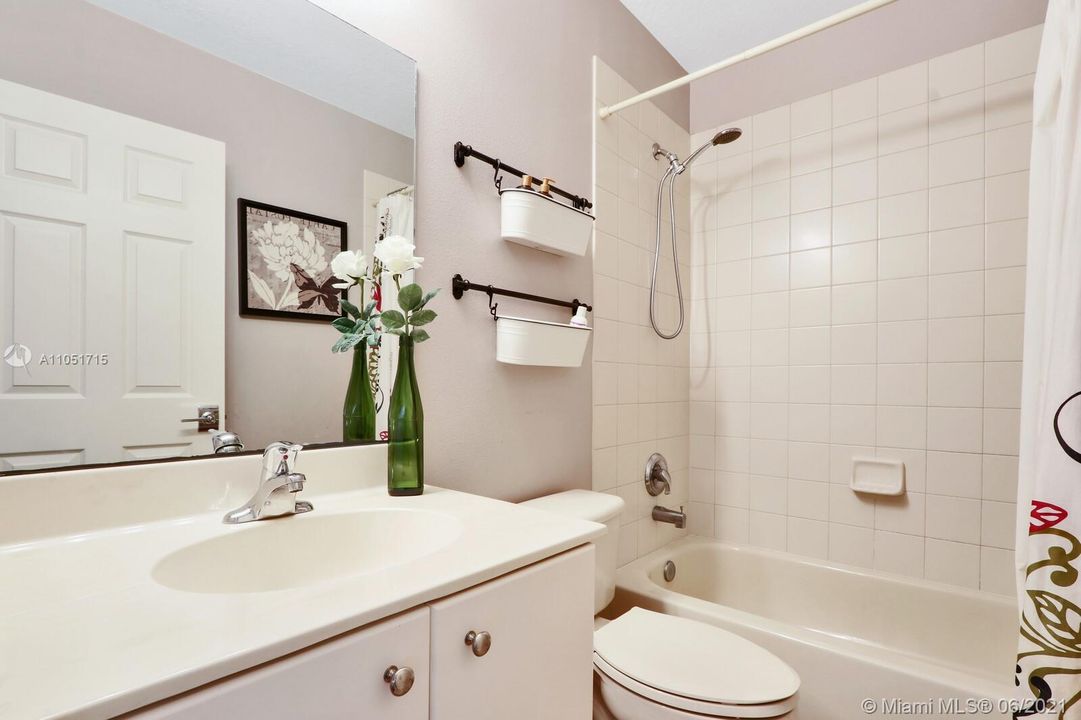 Recently Sold: $309,900 (3 beds, 2 baths, 1560 Square Feet)