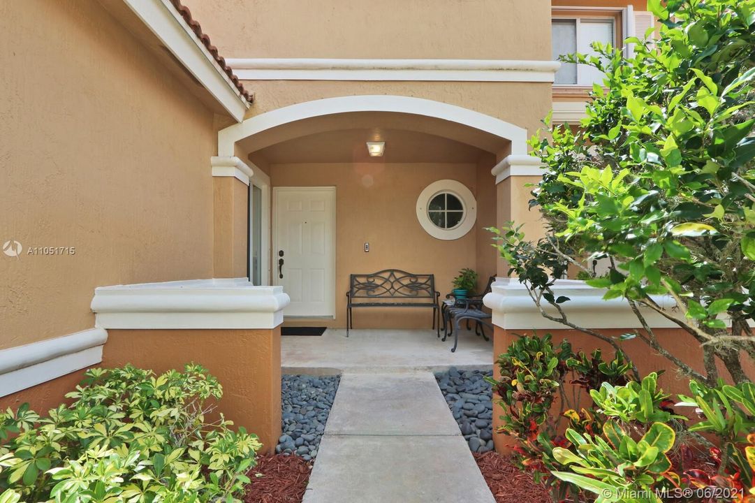 Recently Sold: $309,900 (3 beds, 2 baths, 1560 Square Feet)