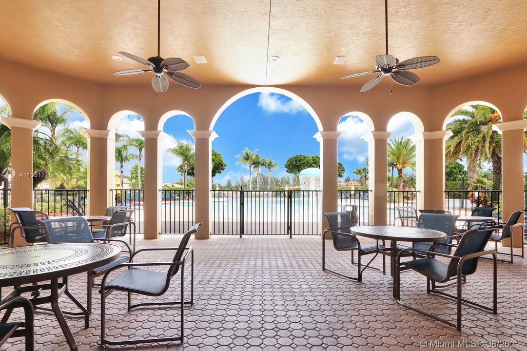 Recently Sold: $309,900 (3 beds, 2 baths, 1560 Square Feet)