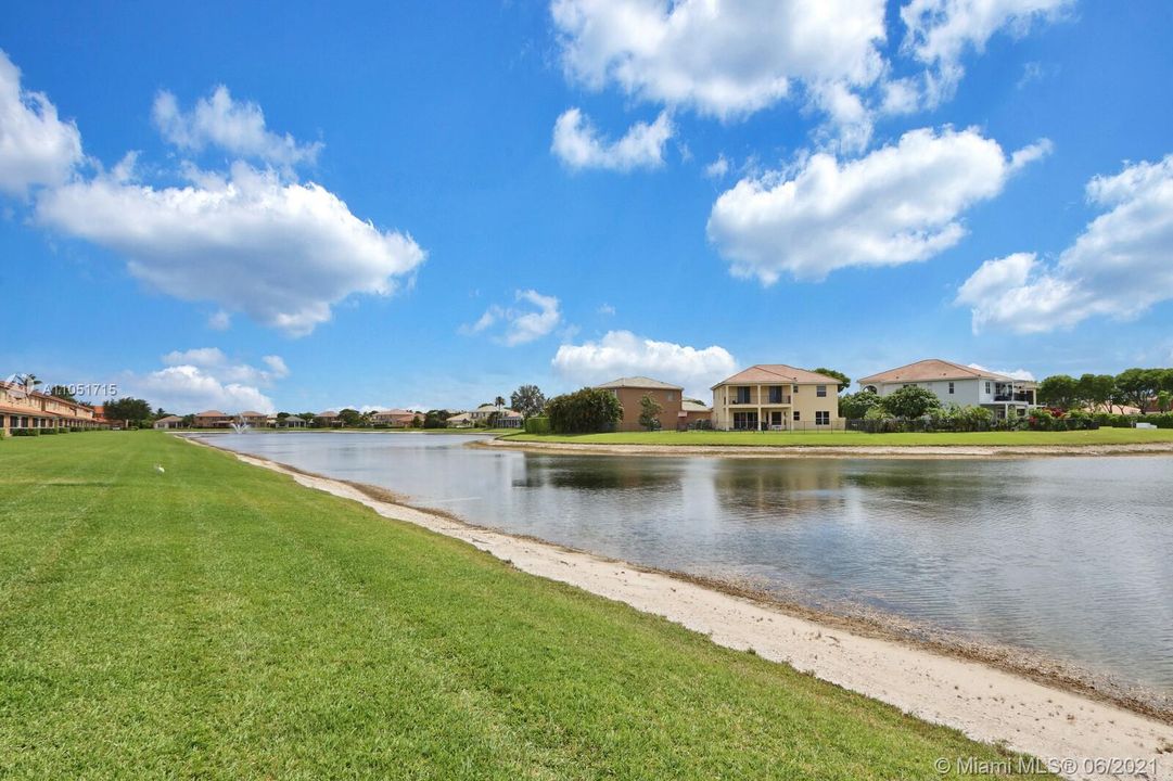 Recently Sold: $309,900 (3 beds, 2 baths, 1560 Square Feet)