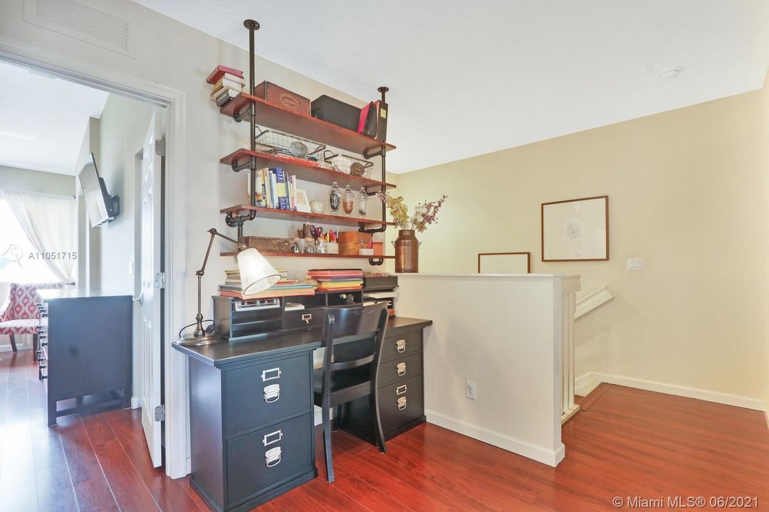 Recently Sold: $309,900 (3 beds, 2 baths, 1560 Square Feet)