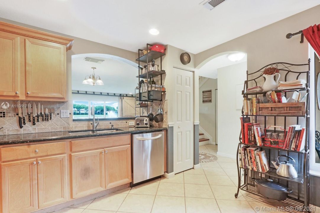 Recently Sold: $309,900 (3 beds, 2 baths, 1560 Square Feet)