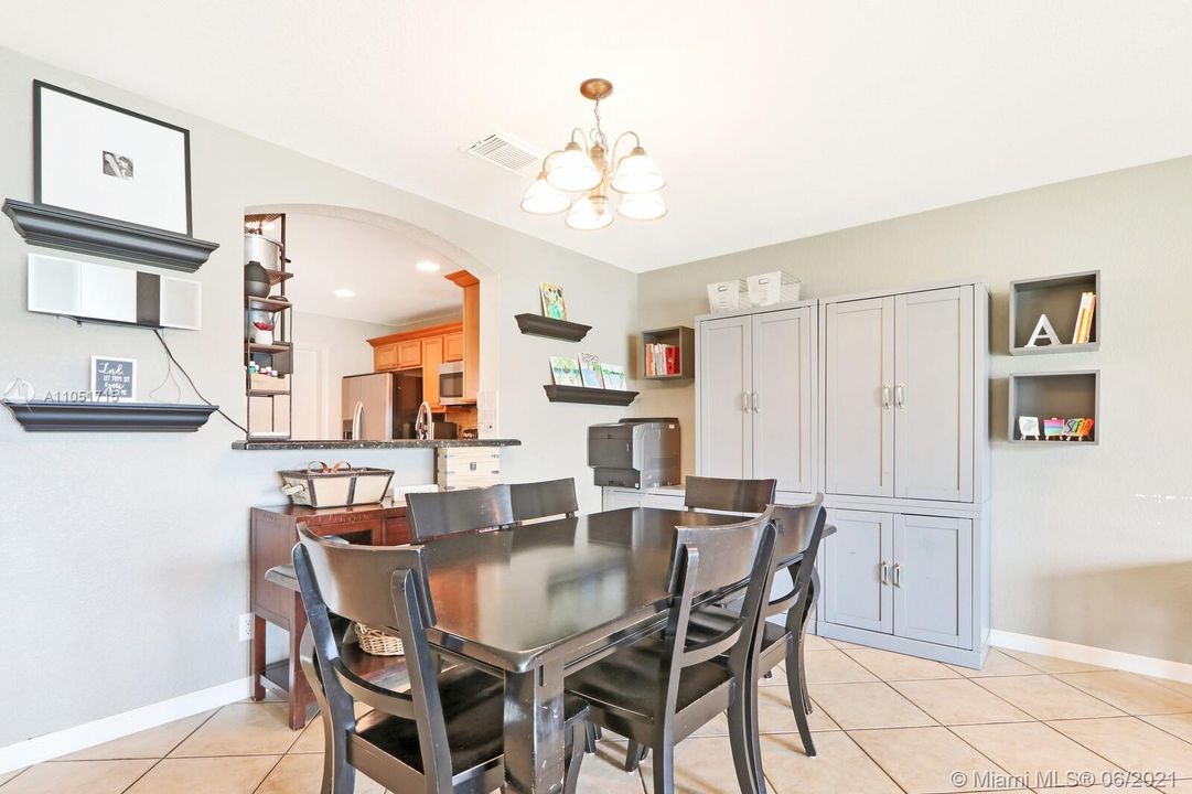 Recently Sold: $309,900 (3 beds, 2 baths, 1560 Square Feet)