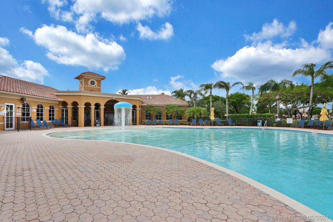 Recently Sold: $309,900 (3 beds, 2 baths, 1560 Square Feet)