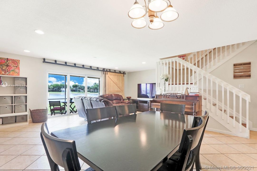 Recently Sold: $309,900 (3 beds, 2 baths, 1560 Square Feet)