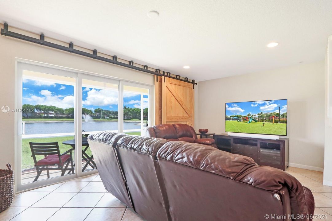 Recently Sold: $309,900 (3 beds, 2 baths, 1560 Square Feet)