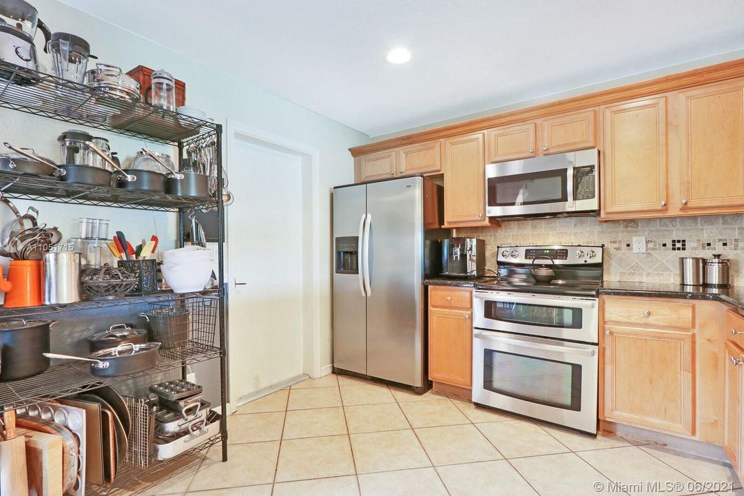 Recently Sold: $309,900 (3 beds, 2 baths, 1560 Square Feet)