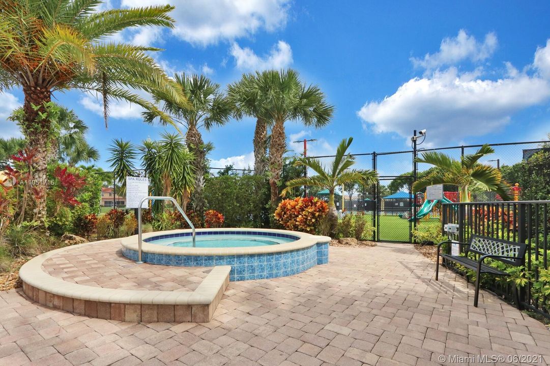 Recently Sold: $309,900 (3 beds, 2 baths, 1560 Square Feet)