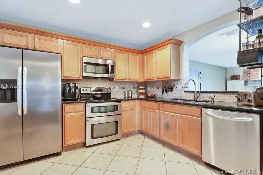 Recently Sold: $309,900 (3 beds, 2 baths, 1560 Square Feet)