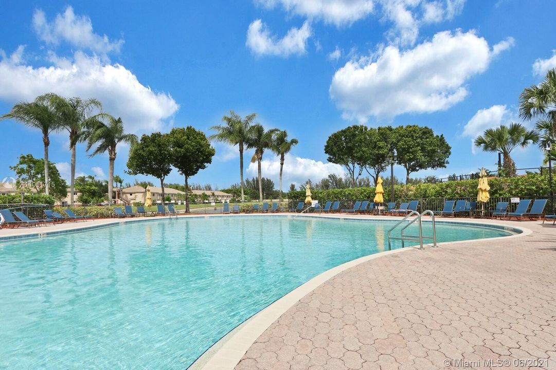 Recently Sold: $309,900 (3 beds, 2 baths, 1560 Square Feet)