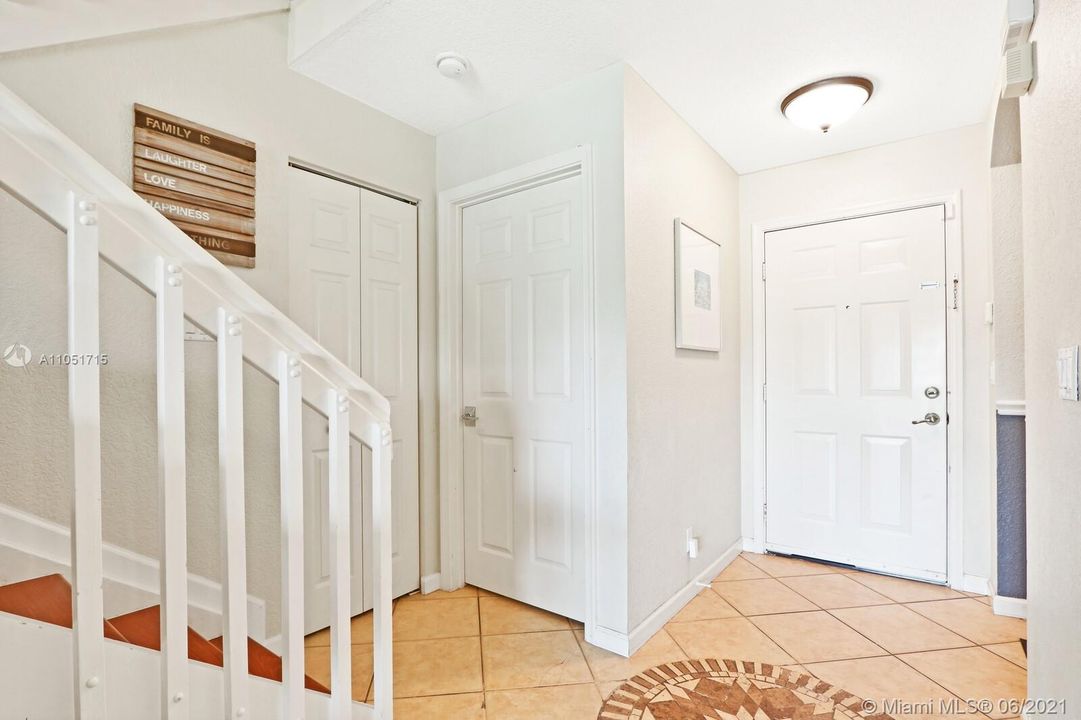 Recently Sold: $309,900 (3 beds, 2 baths, 1560 Square Feet)