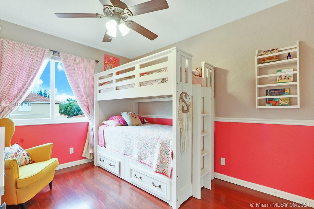 Recently Sold: $309,900 (3 beds, 2 baths, 1560 Square Feet)