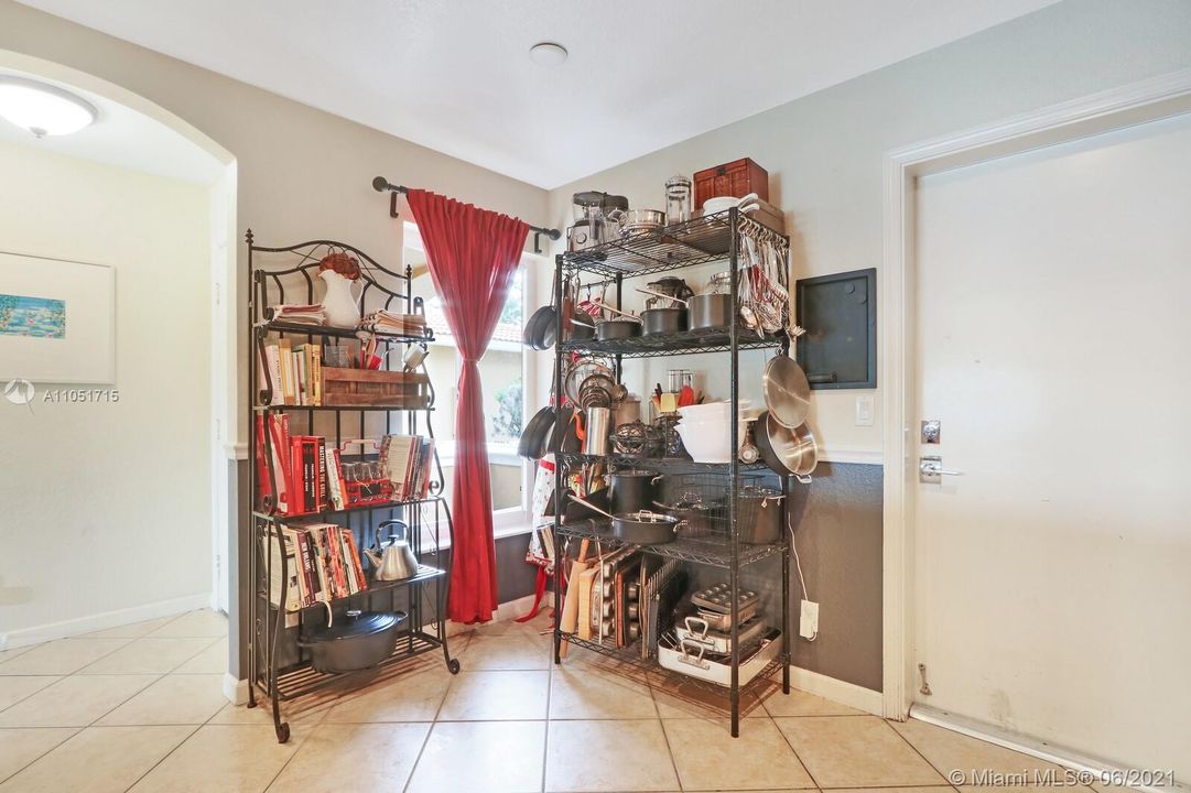 Recently Sold: $309,900 (3 beds, 2 baths, 1560 Square Feet)