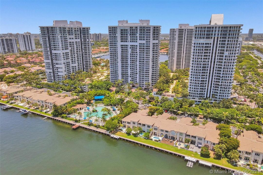 Recently Sold: $750,000 (3 beds, 2 baths, 2190 Square Feet)