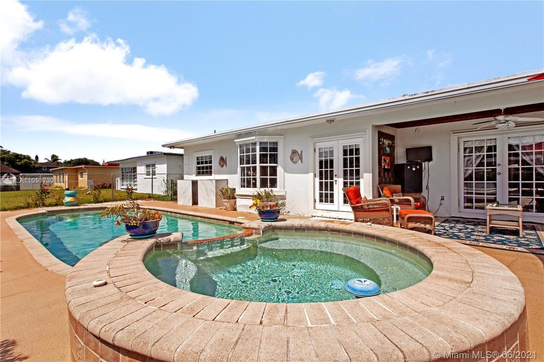 Recently Sold: $599,000 (4 beds, 2 baths, 2149 Square Feet)