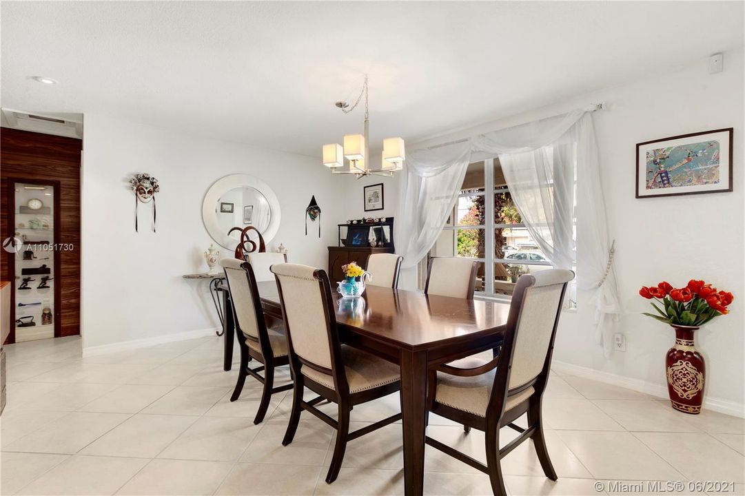 Recently Sold: $599,000 (4 beds, 2 baths, 2149 Square Feet)