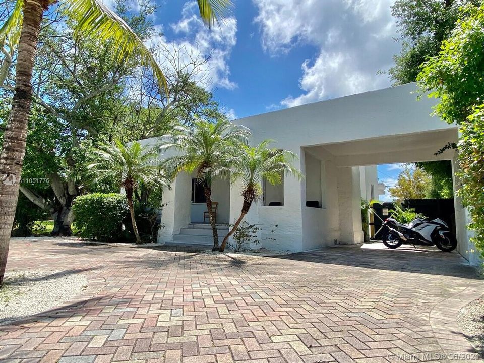 Recently Sold: $950,000 (0 beds, 0 baths, 0 Square Feet)