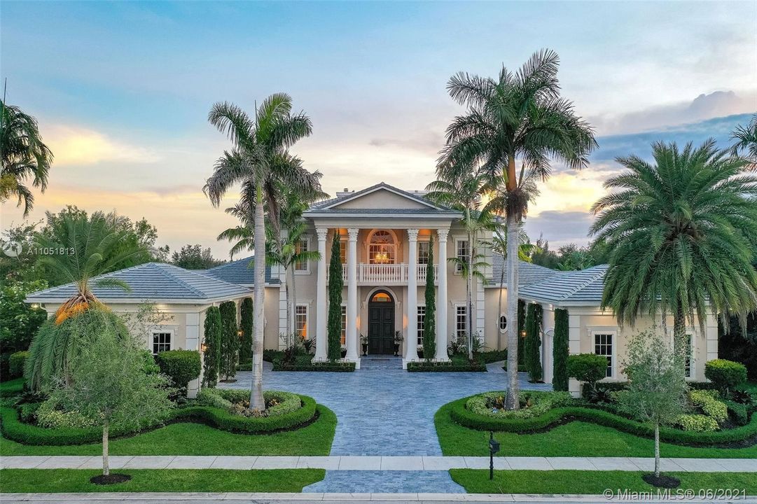 Recently Sold: $4,250,000 (6 beds, 6 baths, 9454 Square Feet)