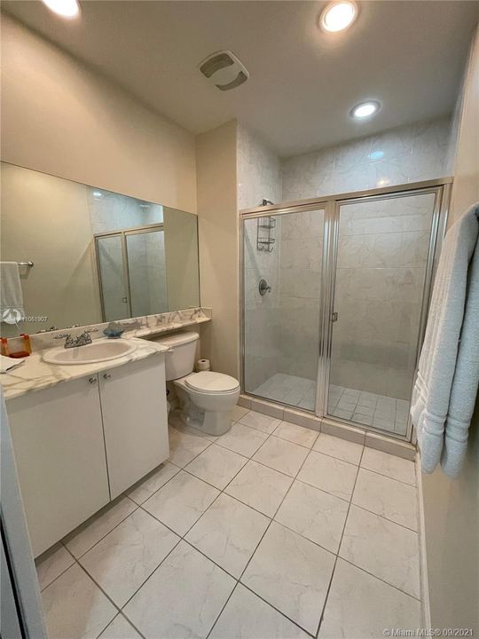 最近租的: $2,800 (2 贝兹, 2 浴室, 1179 平方英尺)