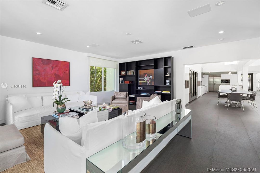 Recently Sold: $13,500,000 (6 beds, 5 baths, 6985 Square Feet)