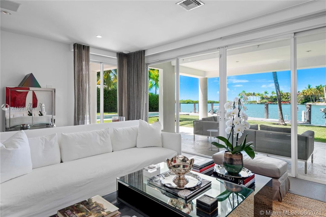 Recently Sold: $13,500,000 (6 beds, 5 baths, 6985 Square Feet)
