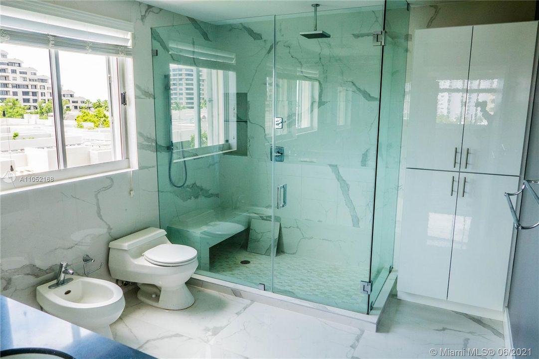 最近售出: $995,000 (3 贝兹, 2 浴室, 1730 平方英尺)
