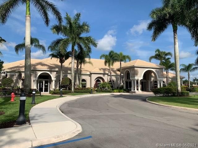 Recently Sold: $679,950 (6 beds, 4 baths, 3243 Square Feet)